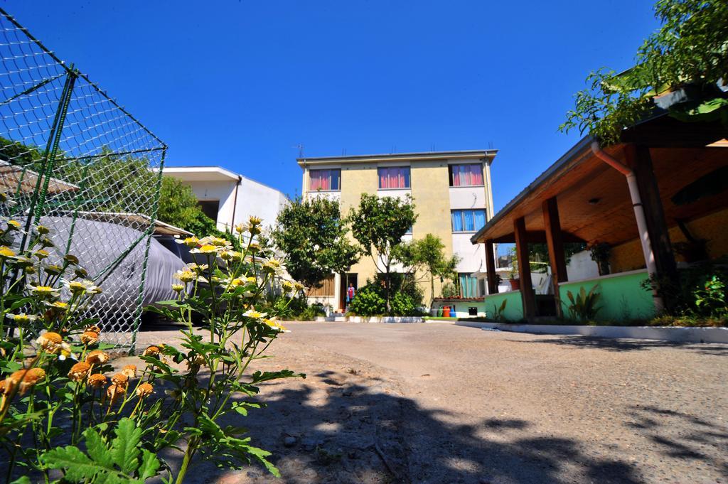 Pemaj Hostel Shkoder Luaran gambar