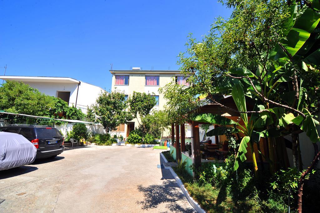 Pemaj Hostel Shkoder Luaran gambar
