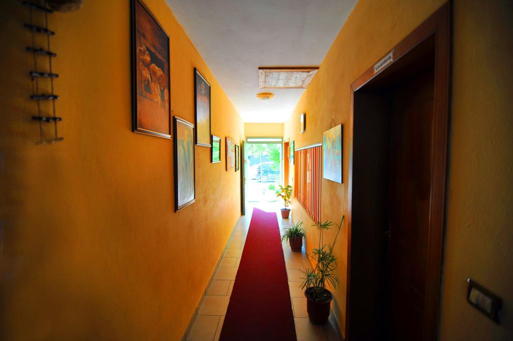 Pemaj Hostel Shkoder Luaran gambar